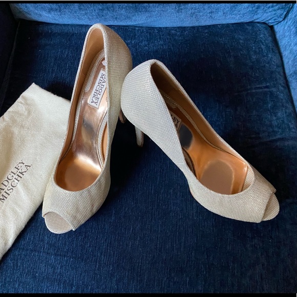 NWOT Badgley Mischka peep-toe Pumps - Picture 1 of 4